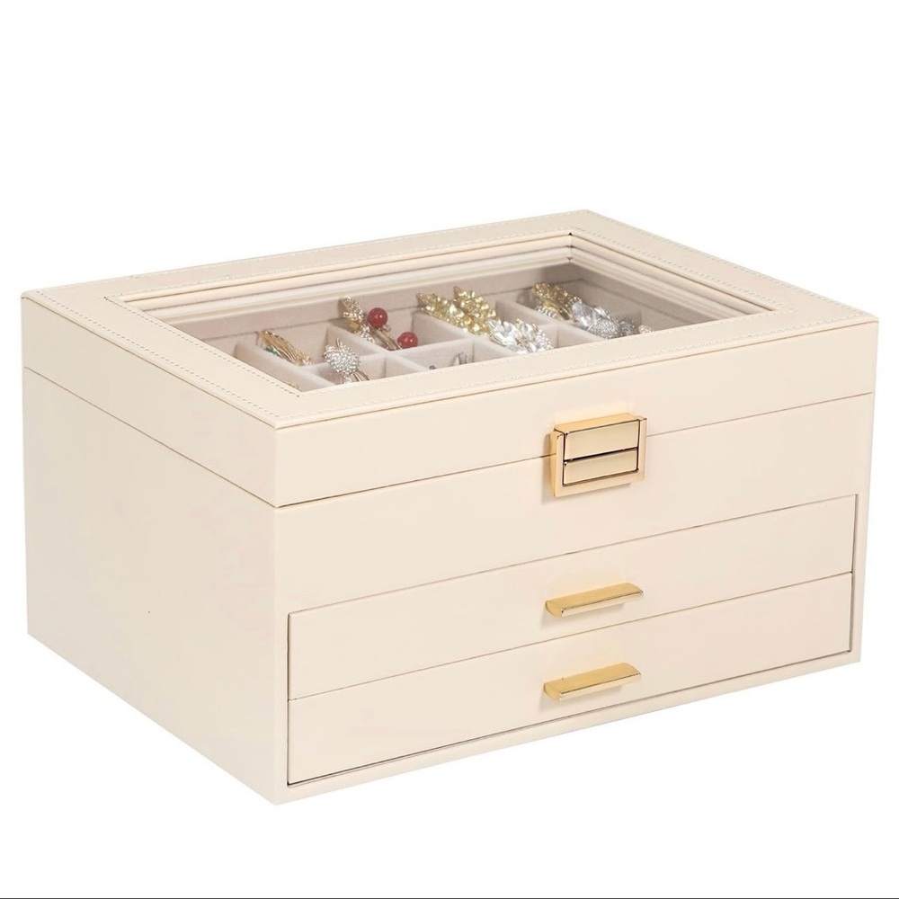 Elegant Cream Jewelry Organizer